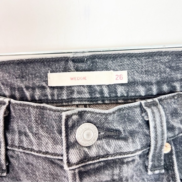LEVI’S GRAY WEDGIE RAW HEM BUTTON FLY HIGH RISE JEANS WOMENS SZ 26 - Picture 4 of 7